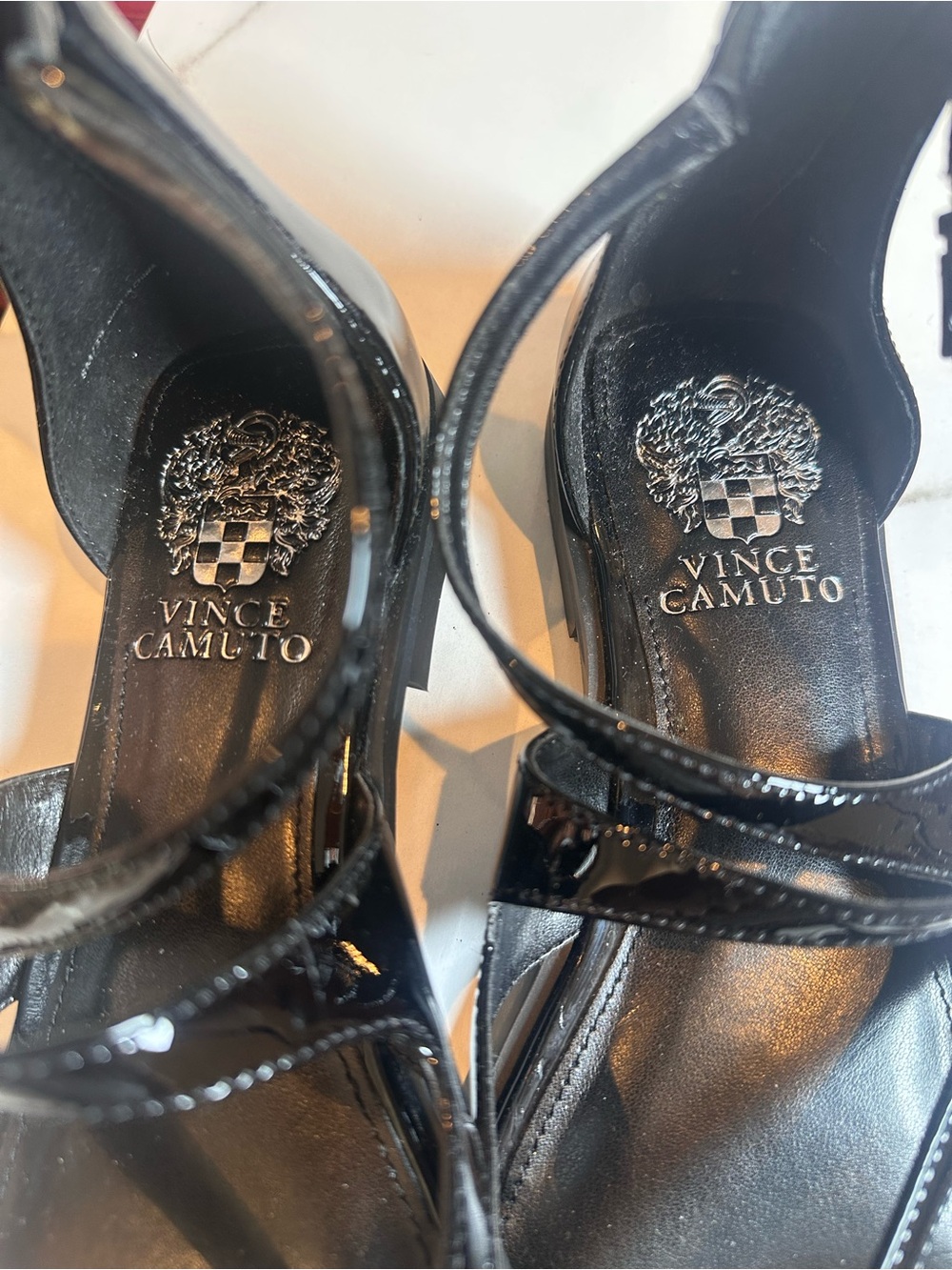 Vince Camuto Women's
Lomeeana Flat Sandal - Picture 2 of 11